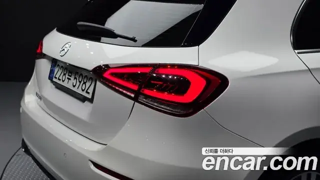 Mercedes-Benz A-Class 2021 — Şəkil 20/32