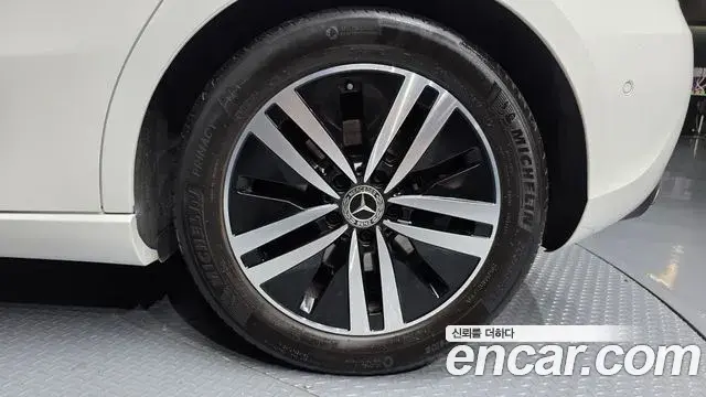 Mercedes-Benz A-Class 2021 — Şəkil 25/32