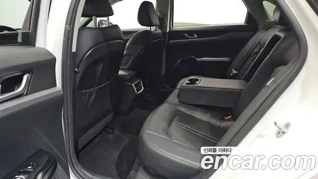 Kia K5 2021 — ფოტო 16/33