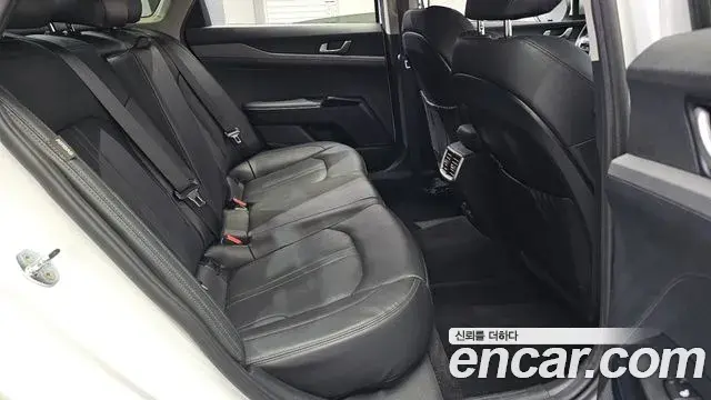 Kia K5 2021 — ფოტო 23/33