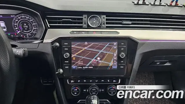 Volkswagen Arteon 2019 — ფოტო 18/20
