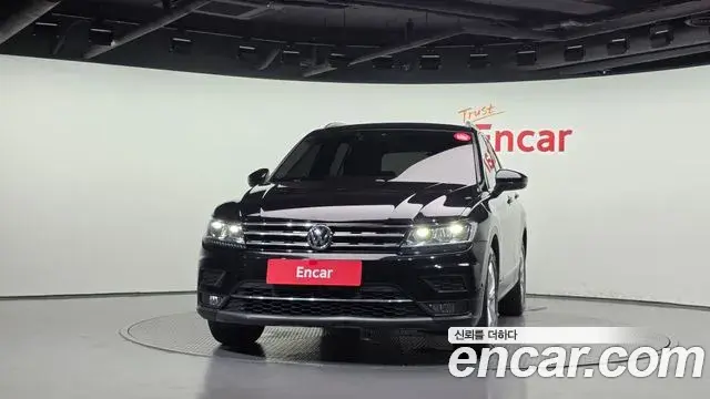 Volkswagen Tiguan 2018 — Şəkil 15/20