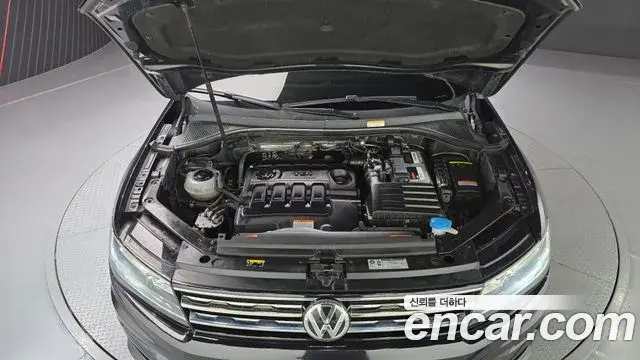 Volkswagen Tiguan 2018 — Şəkil 13/20