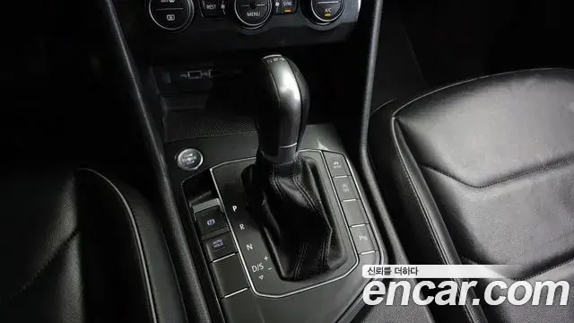 Volkswagen Tiguan 2018 — Şəkil 11/20