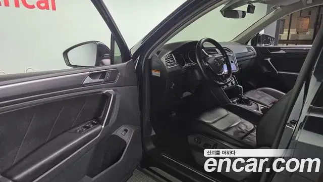 Volkswagen Tiguan 2018 — Şəkil 14/20