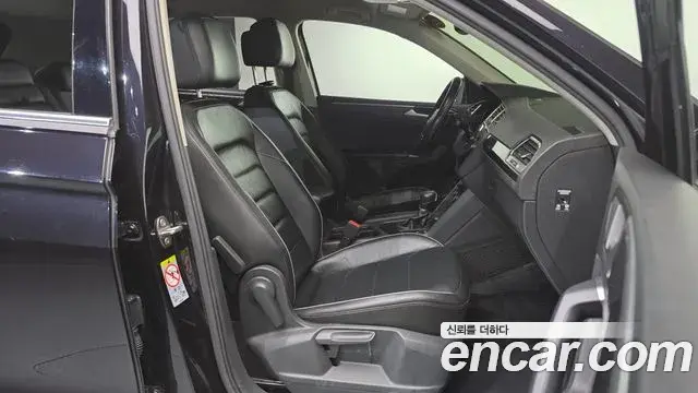 Volkswagen Tiguan 2018 — Şəkil 18/20