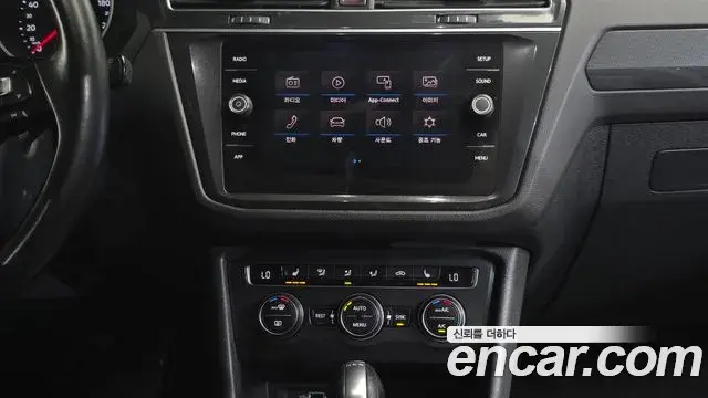 Volkswagen Tiguan 2018 — Şəkil 10/20