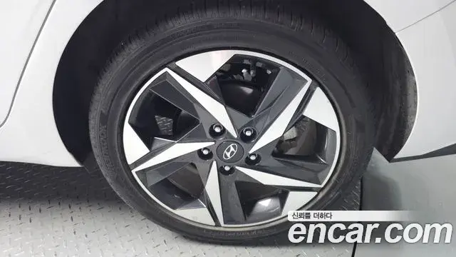 Hyundai The New Avante Hybrid 2023 — ფოტო 16/36