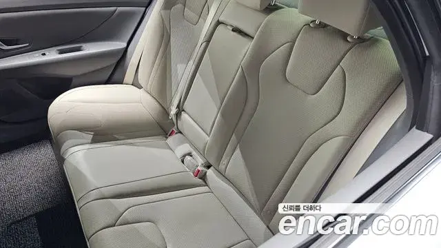 Hyundai The New Avante Hybrid 2023 — ფოტო 5/36