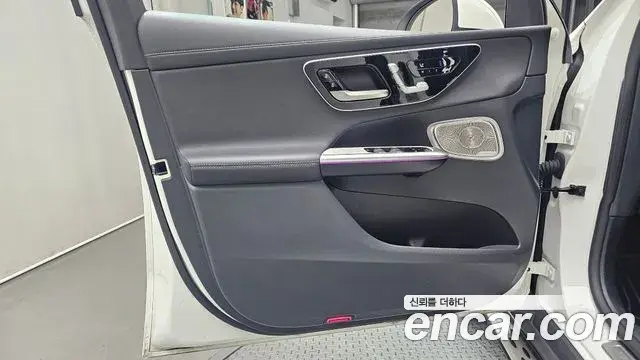 Mercedes-Benz GLC-Class 2023 — Photo 2/30