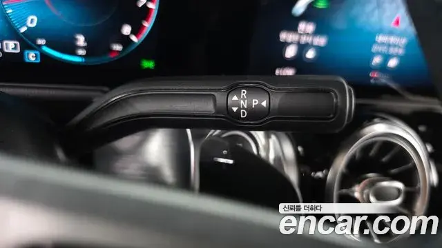 Mercedes-Benz GLB-Class 2020 — Şəkil 14/29