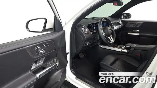 Mercedes-Benz GLB-Class 2020 — Şəkil 6/29