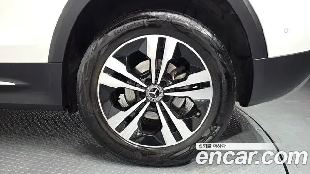 Mercedes-Benz GLB-Class 2020 — Şəkil 16/29
