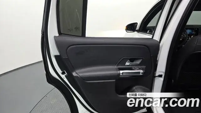 Mercedes-Benz GLB-Class 2020 — Şəkil 8/29