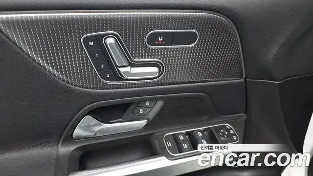Mercedes-Benz GLB-Class 2020 — Şəkil 17/29