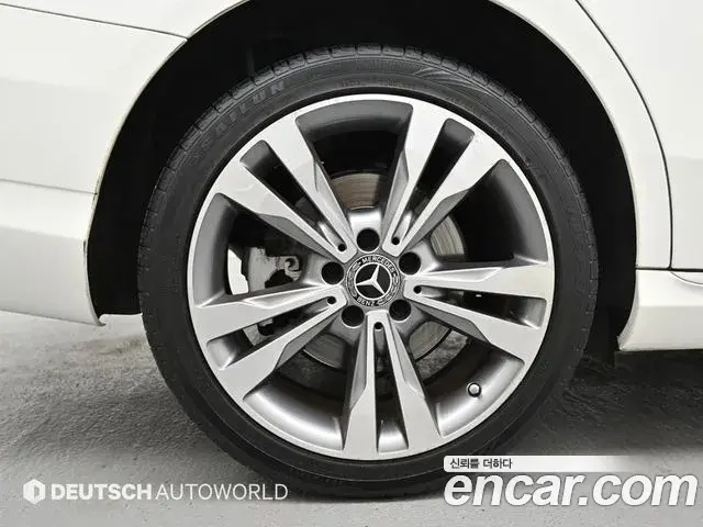 Mercedes-Benz C-Class 2019 — ფოტო 14/20
