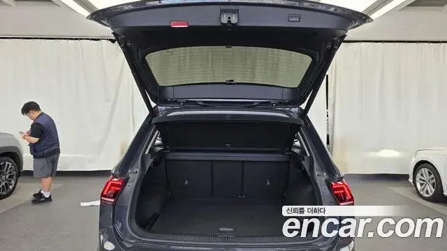 Volkswagen Tiguan 2019 — Photo 15/33