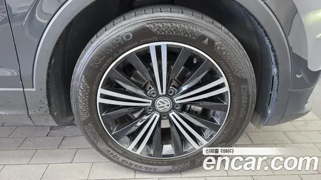 Volkswagen Tiguan 2019 — Photo 19/33