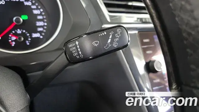 Volkswagen Tiguan 2019 — Photo 8/33