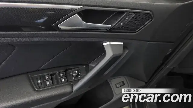 Volkswagen Tiguan 2019 — Photo 18/33