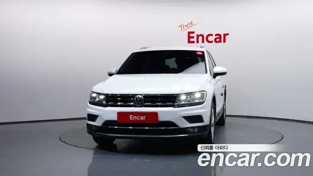 Volkswagen Tiguan 2018 — Photo 18/20