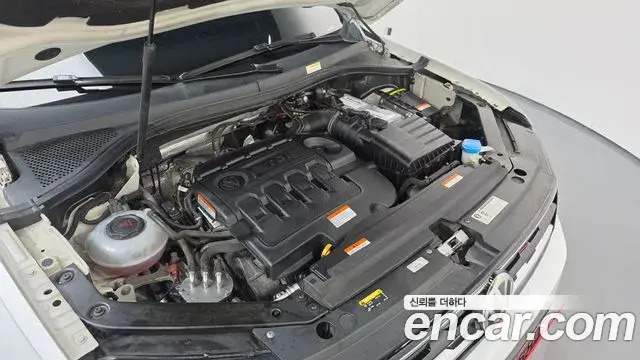 Volkswagen Tiguan 2018 — Photo 10/20