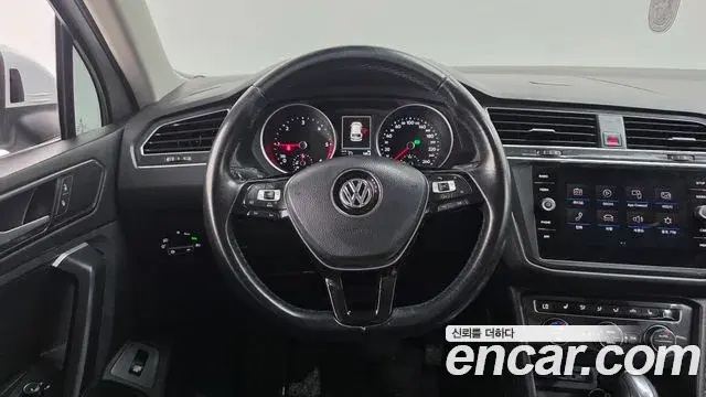 Volkswagen Tiguan 2018 — Photo 11/20