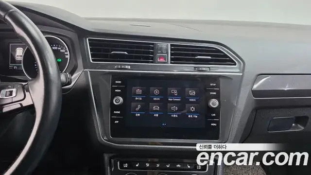 Volkswagen Tiguan 2018 — Photo 17/20