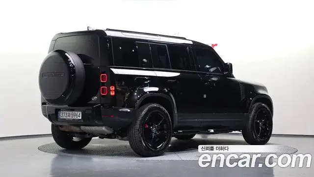 Land Rover Defender 2023 — Photo 6/34