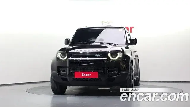 Land Rover Defender 2023 — Photo 31/34