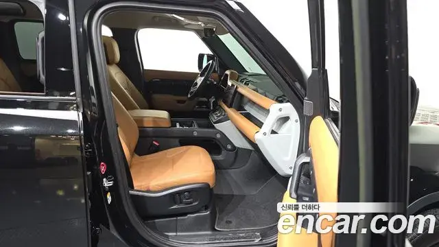Land Rover Defender 2023 — Photo 13/34
