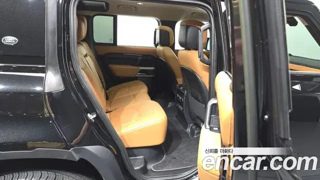 Land Rover Defender 2023 — Photo 34/34