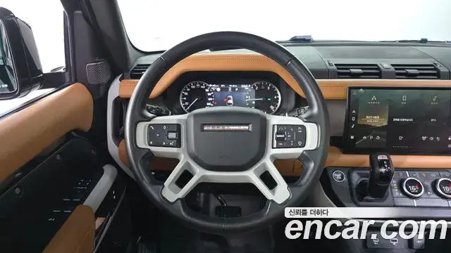 Land Rover Defender 2023 — Photo 24/34