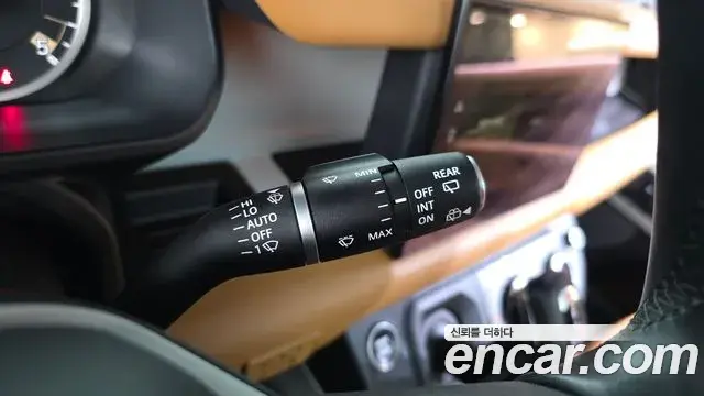Land Rover Defender 2023 — Photo 20/34