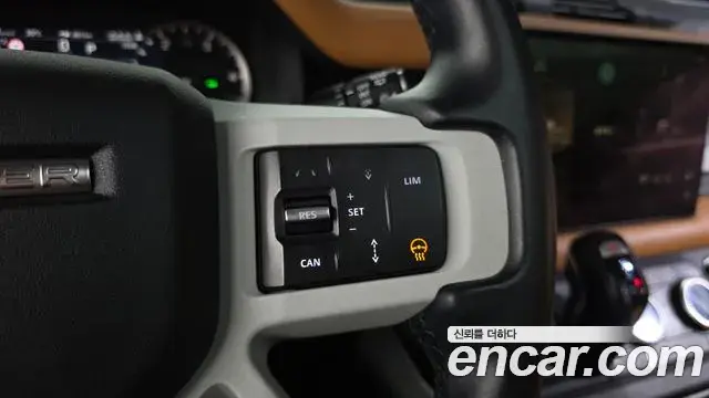 Land Rover Defender 2023 — Photo 15/34