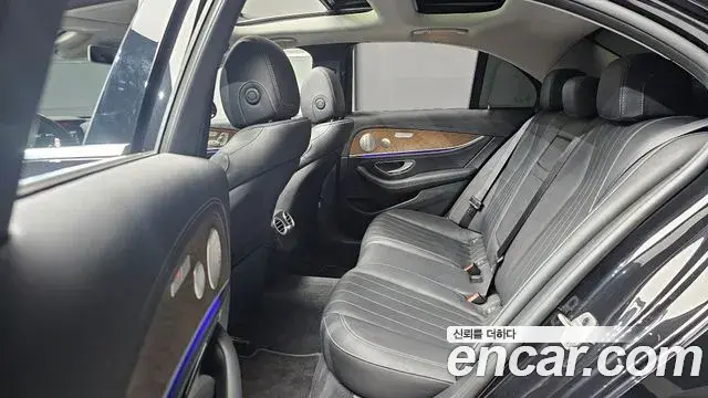 Mercedes-Benz E-Class 2019 — Фото 11/20