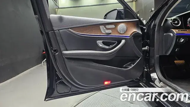 Mercedes-Benz E-Class 2019 — Фото 20/20