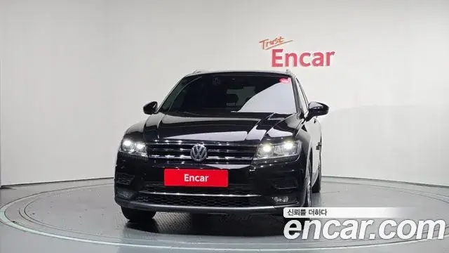 Volkswagen Tiguan 2018 — ფოტო 12/20