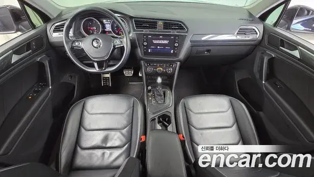 Volkswagen Tiguan 2018 — ფოტო 3/20