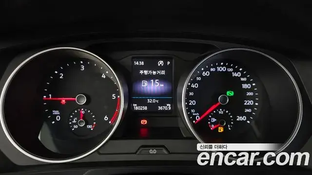 Volkswagen Tiguan 2018 — ფოტო 9/20