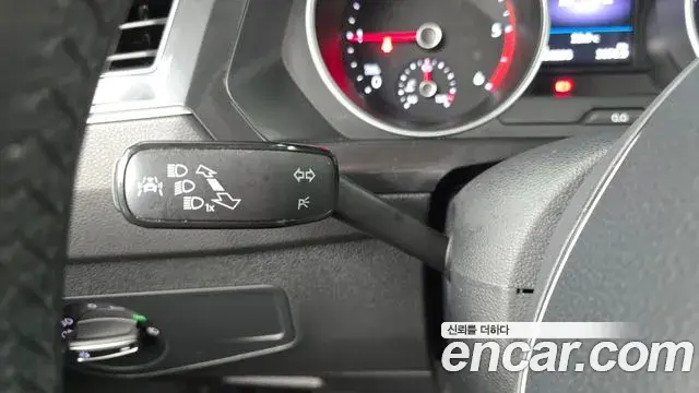 Volkswagen Tiguan 2018 — ფოტო 16/20