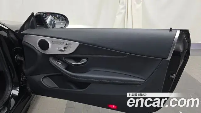 Mercedes-Benz C-Class 2020 — Photo 11/32
