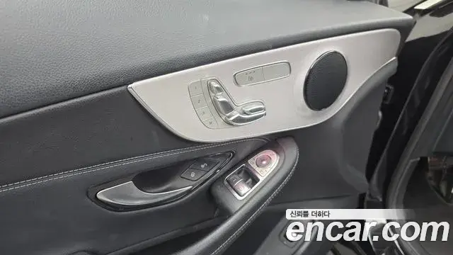 Mercedes-Benz C-Class 2020 — Photo 6/32