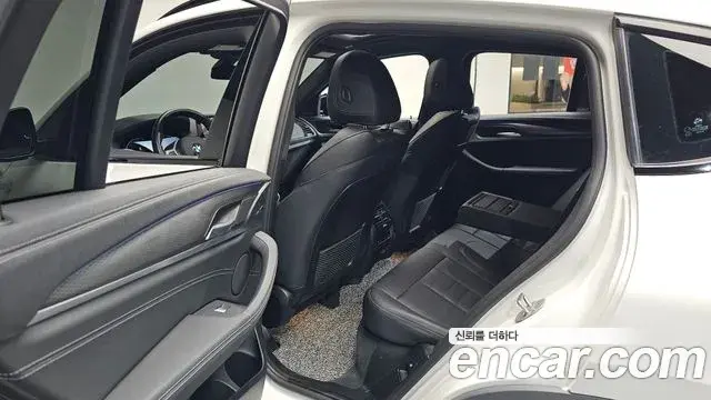 BMW X4 2020 — Şəkil 28/34