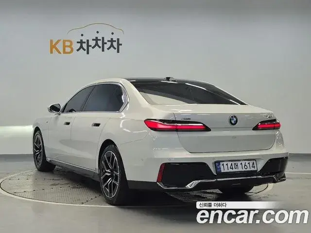 BMW 7 Series 2024 — Photo 13/20