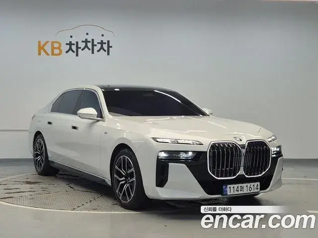 BMW 7 Series 2024 — Photo 14/20
