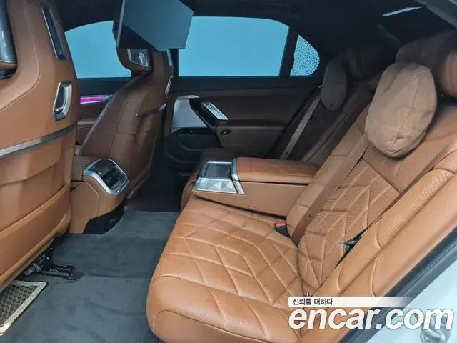 BMW 7 Series 2024 — Photo 4/20