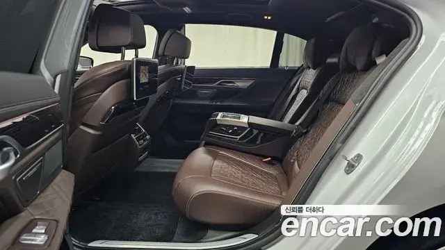 BMW 7 Series 2022 — Фото 12/20