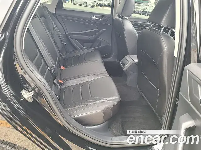 Volkswagen Jetta 2022 — Şəkil 13/20