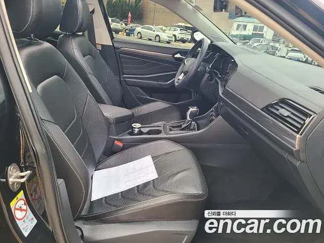 Volkswagen Jetta 2022 — Şəkil 12/20